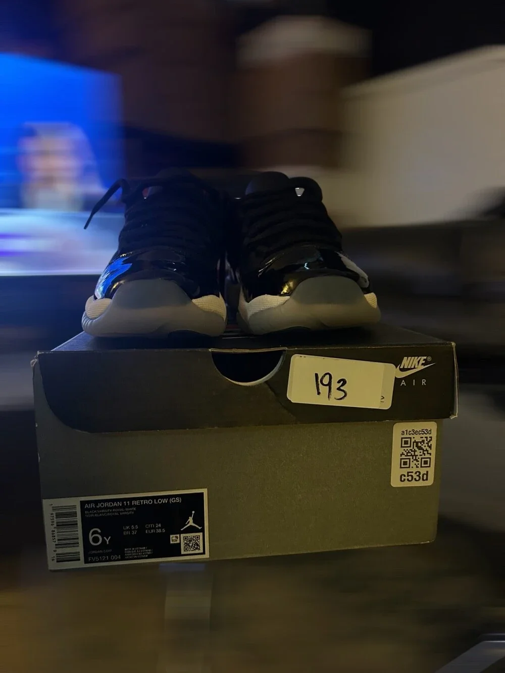 Jordan 11 Retro Low Size ( 6Y/7.5W )